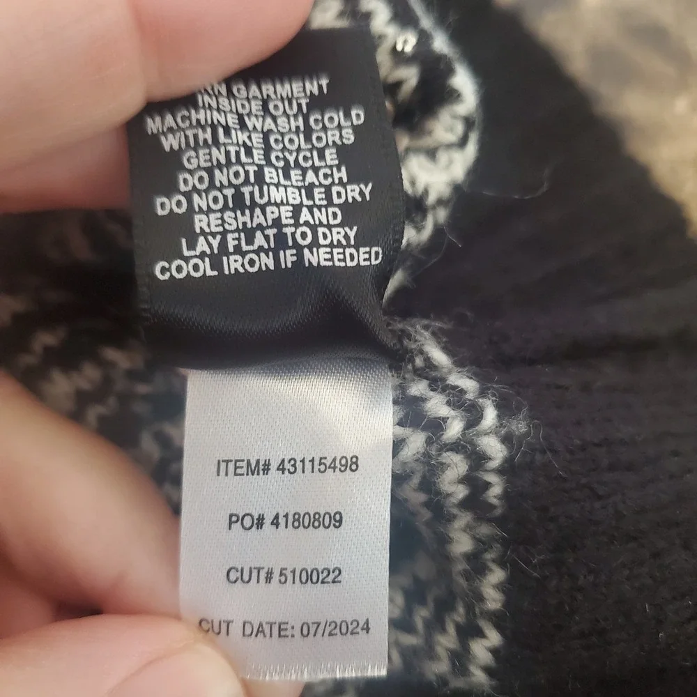 Torrid sz 2 chunky boyfriend cardigan v-neck sweater NWT sequins black/white‎